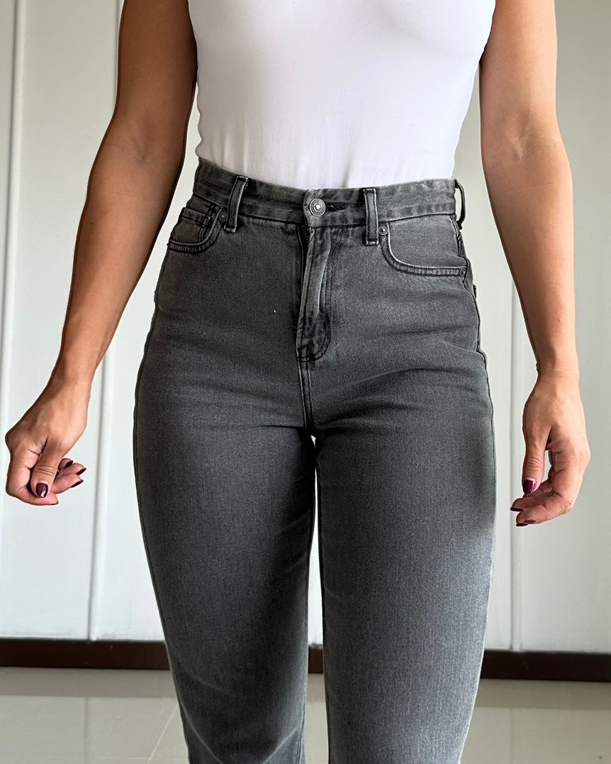 Jean American Eagle Mom Fit Tiro Alto - Talla 34