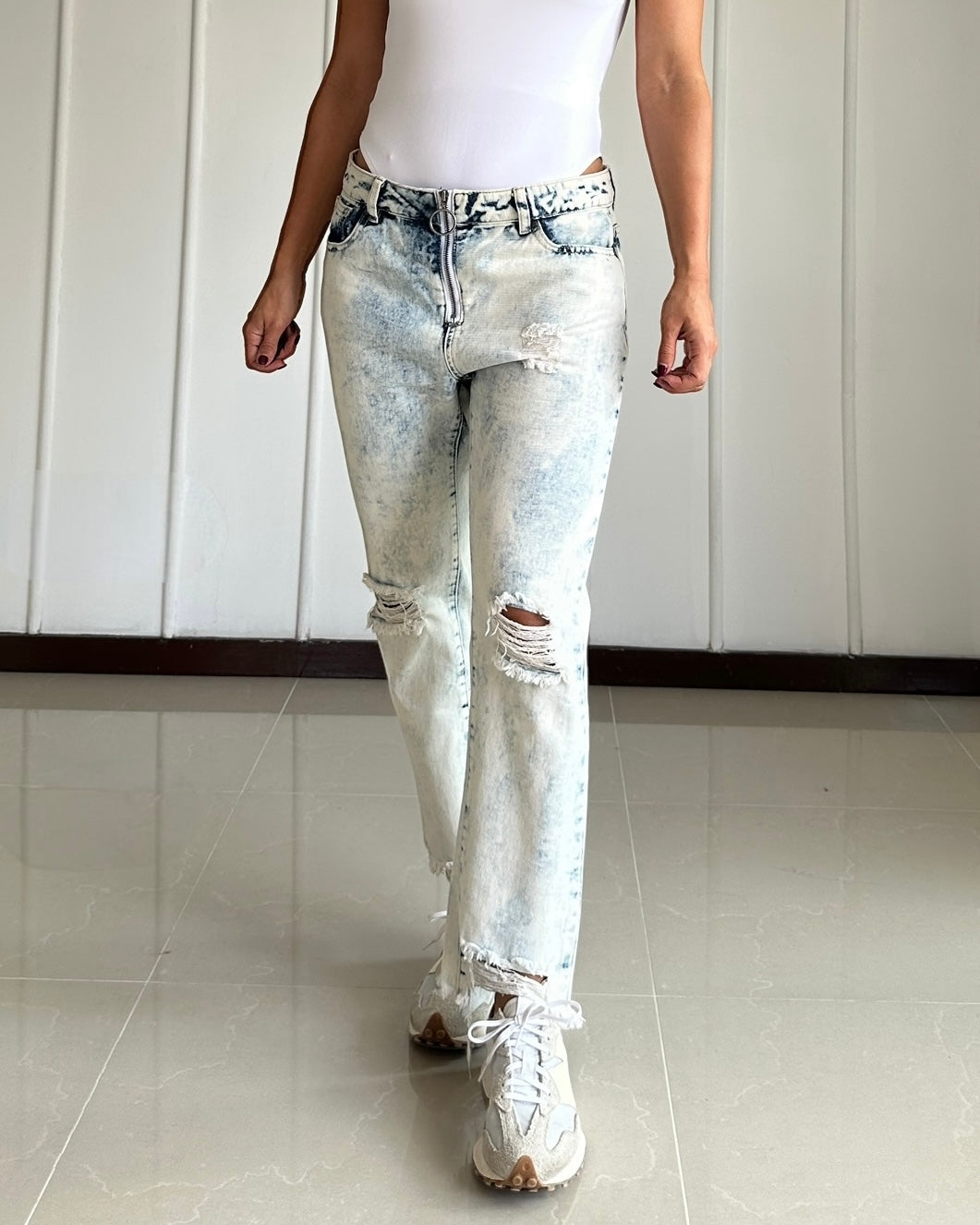 Jean Acid Wash Mom Fit Tiro Medio - Talla L