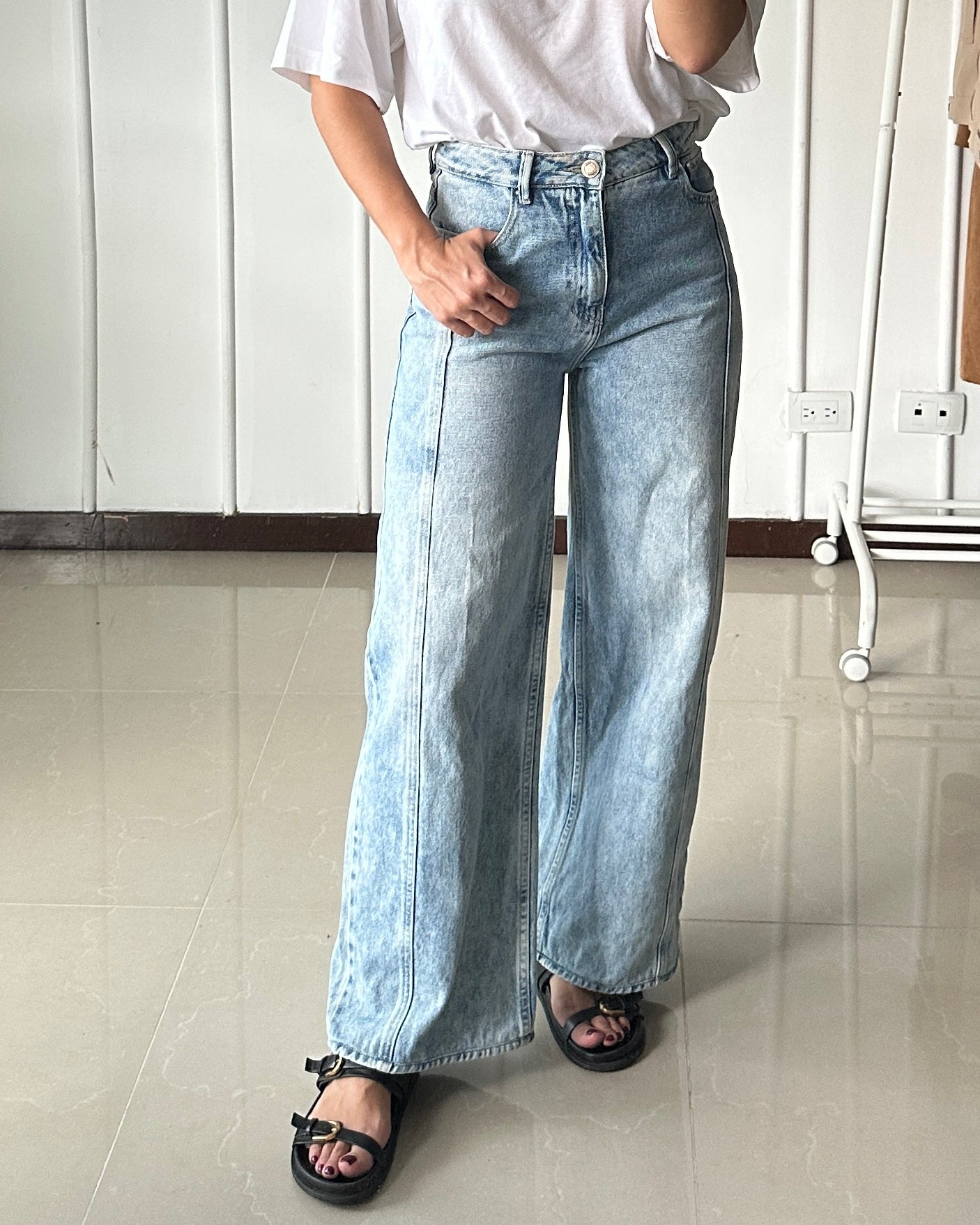 Jean Tennis Wide Leg con Corte Lateral - Talla 6