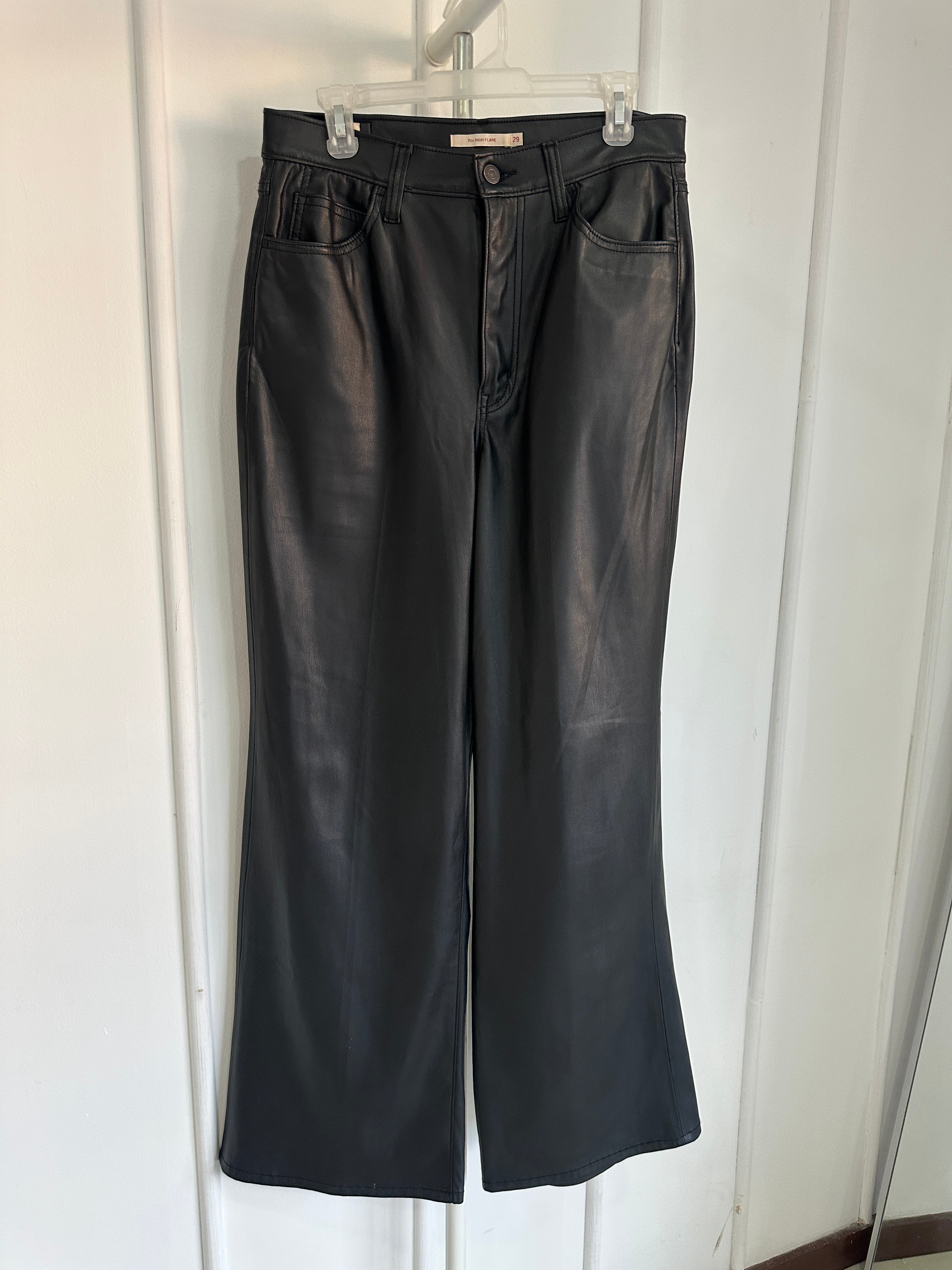 Levi´s - 70s High Flare - Cuero Sintético Negro - Talla 29