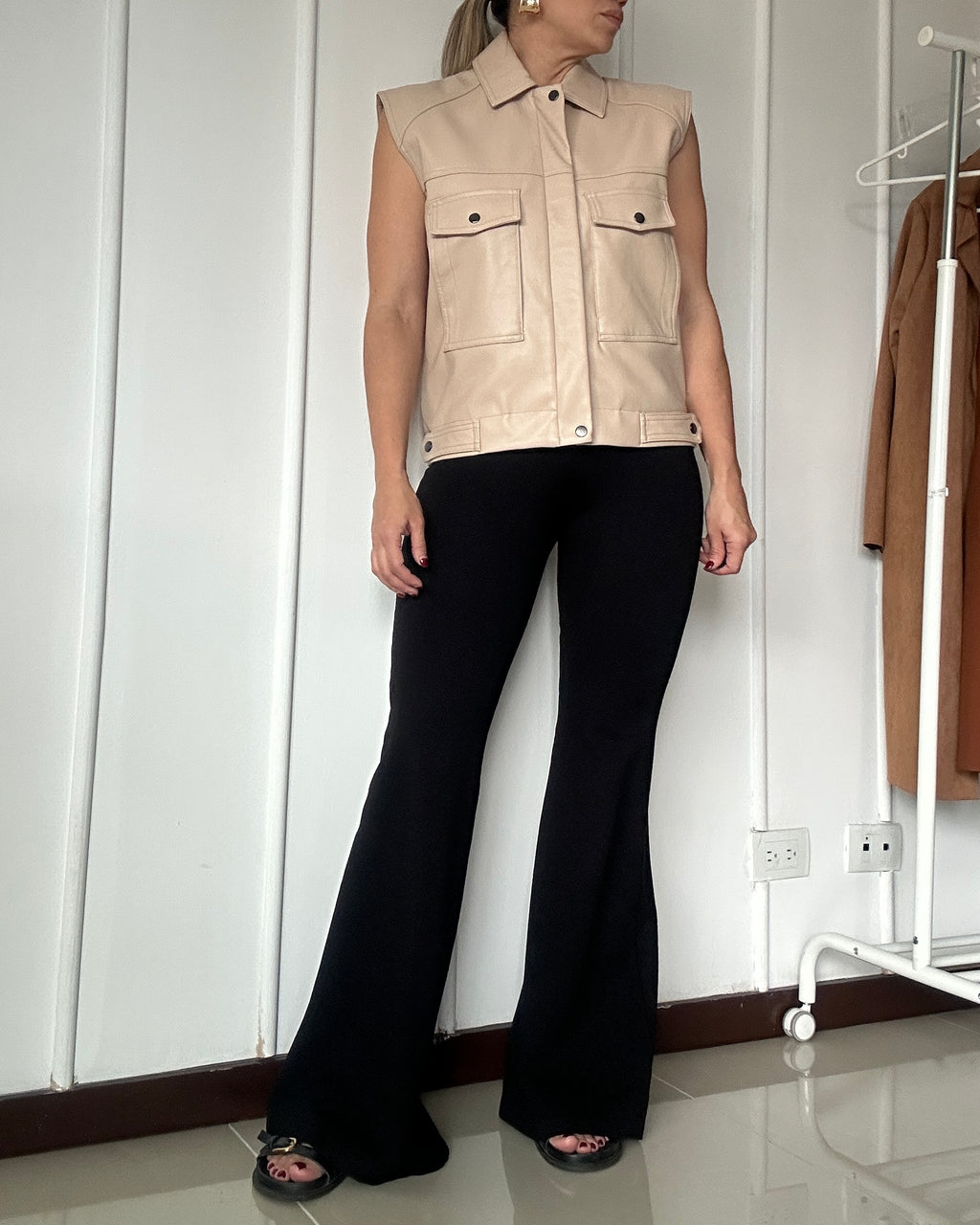 Chaleco GEF Efecto Cuero (NWT) - Talla M