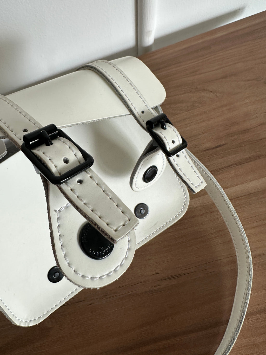 Bolso Satchel Blanco - Dr. Martens - 7"