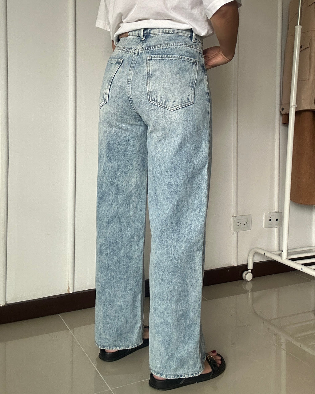 Jean Tennis Wide Leg con Corte Lateral - Talla 6