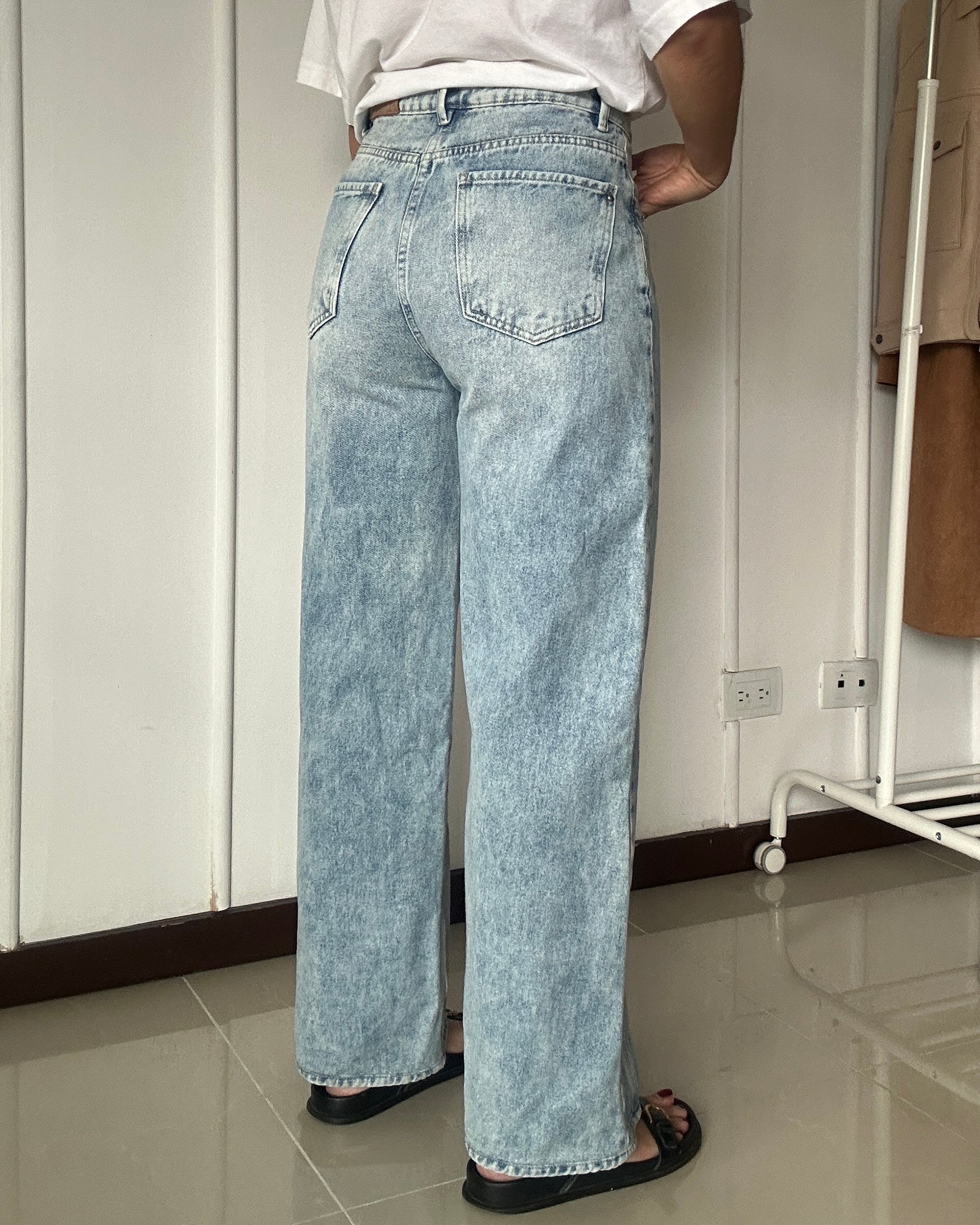 Jean Tennis Wide Leg con Corte Lateral - Talla 6