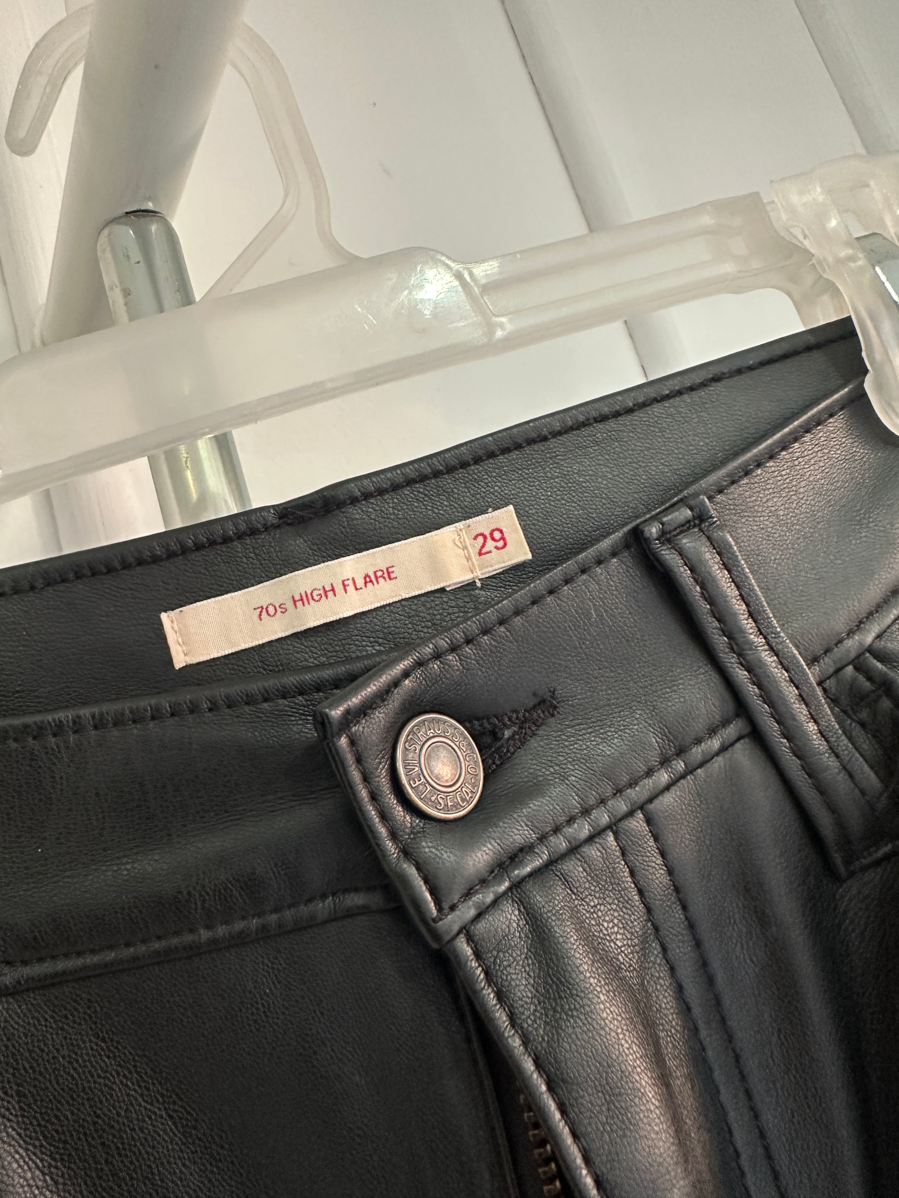 Levi´s - 70s High Flare - Cuero Sintético Negro - Talla 29