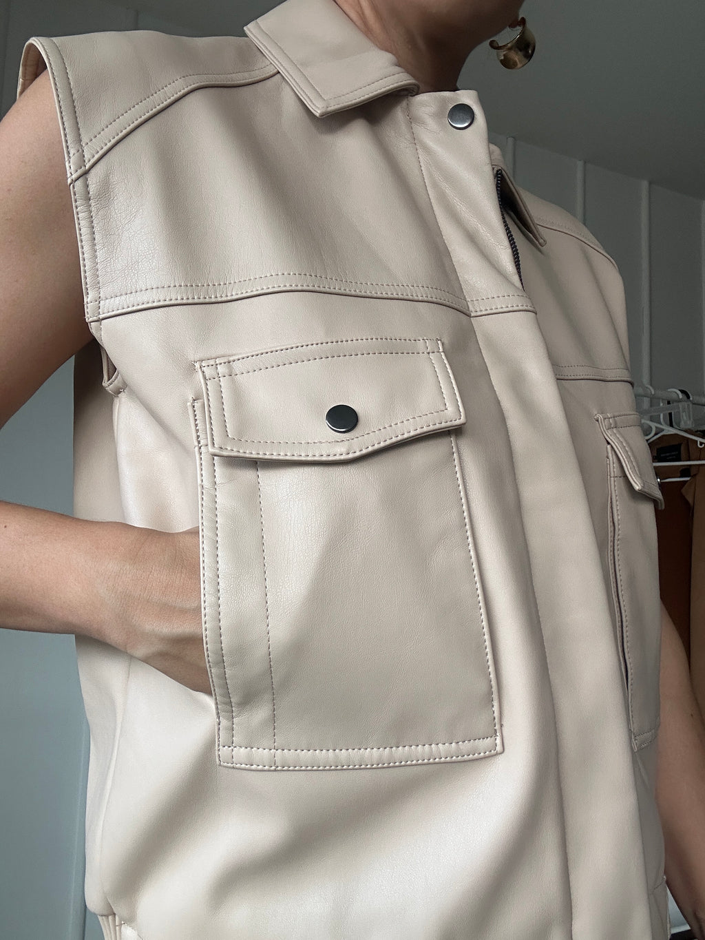 Chaleco GEF Efecto Cuero (NWT) - Talla M