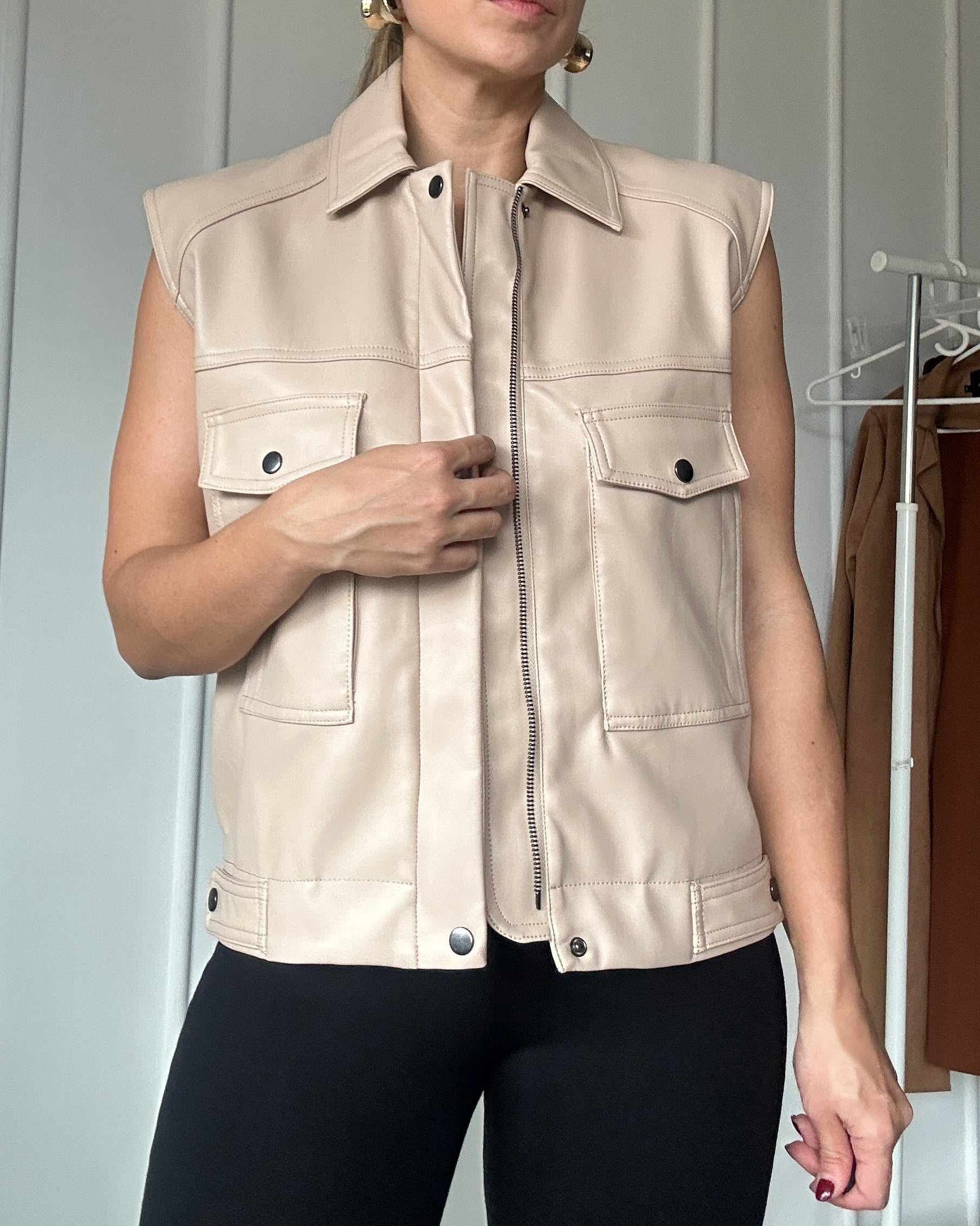 Chaleco GEF Efecto Cuero (NWT) - Talla M