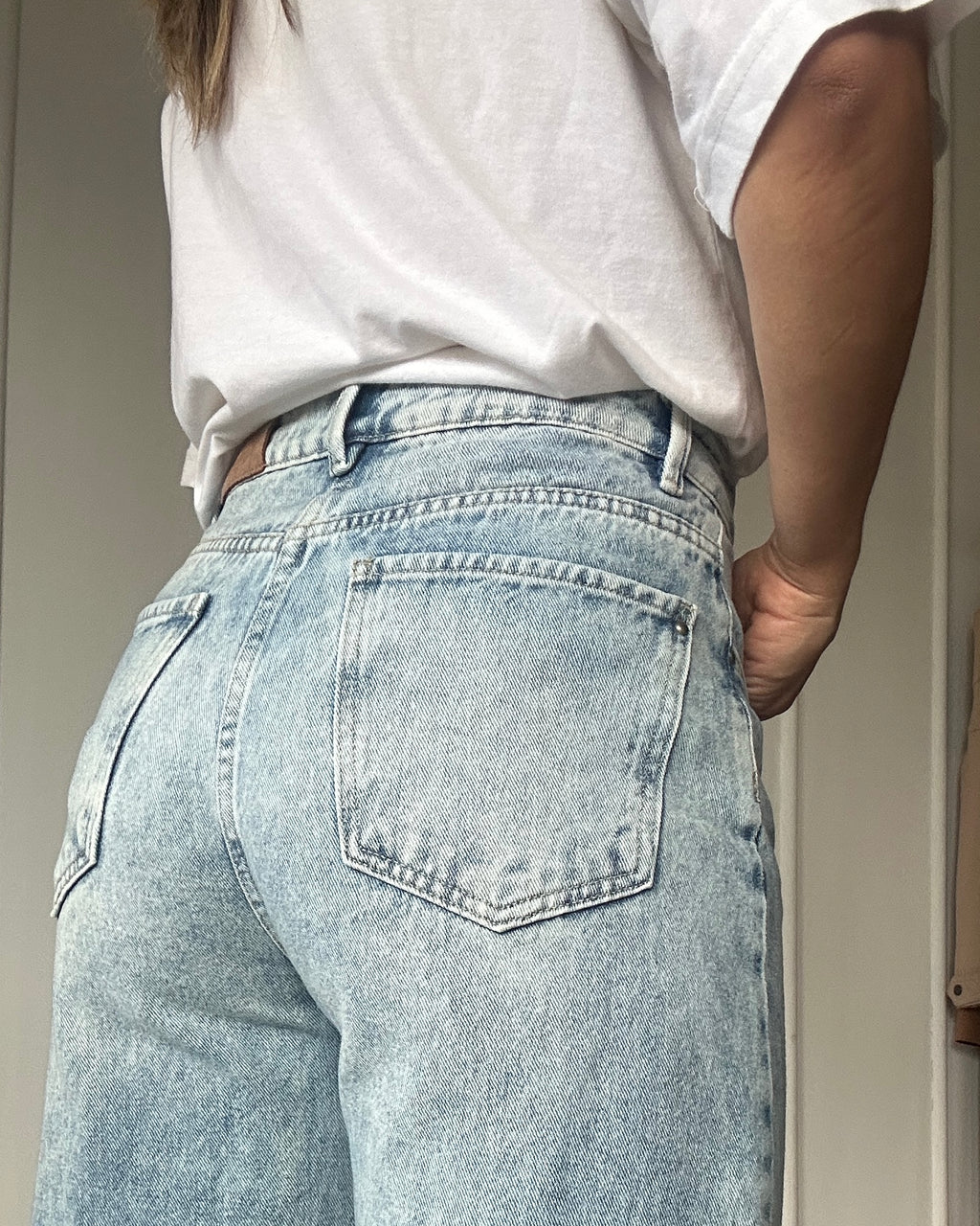 Jean Tennis Wide Leg con Corte Lateral - Talla 6