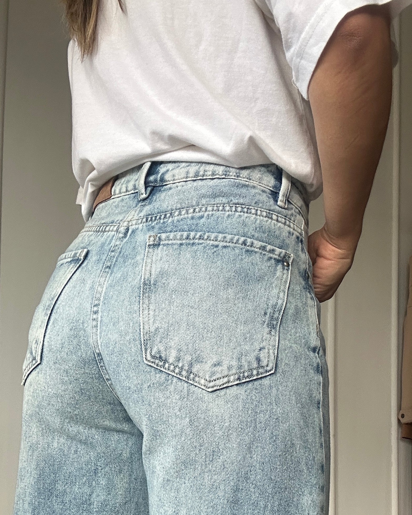 Jean Tennis Wide Leg con Corte Lateral - Talla 6